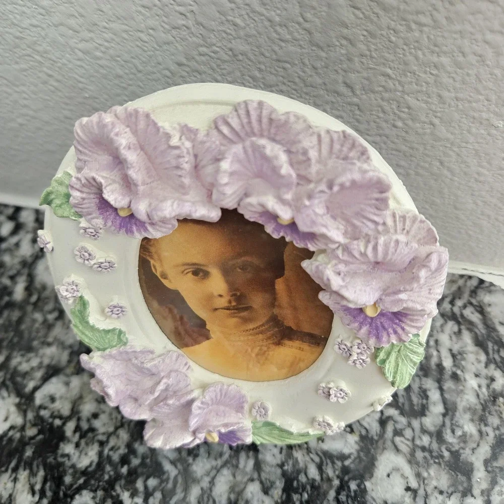Vintage ceramic oval picture frame‎ floral bouquet purple white and green